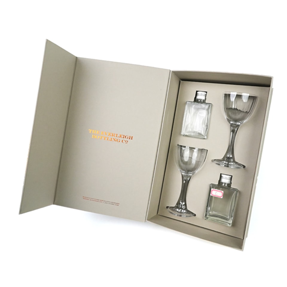 Magnetic closure wine box