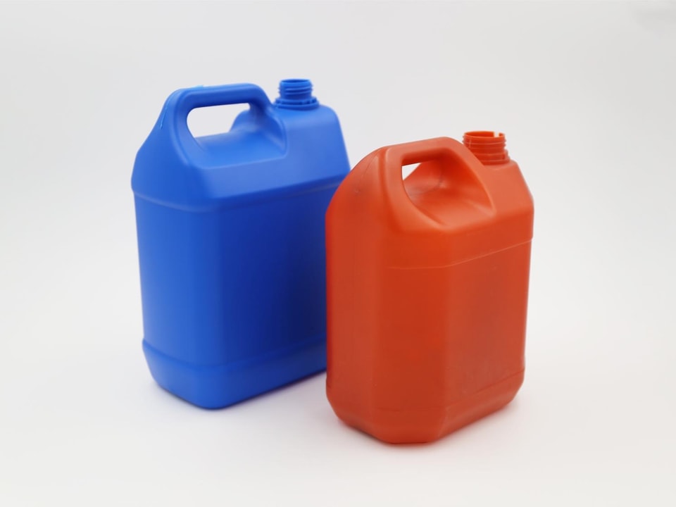 4.jpg Urea Solution Containers