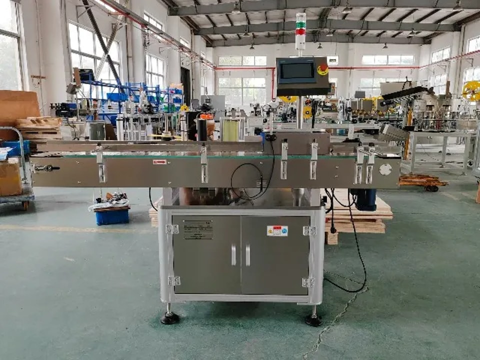 round bottle labeling machine skilt .webp