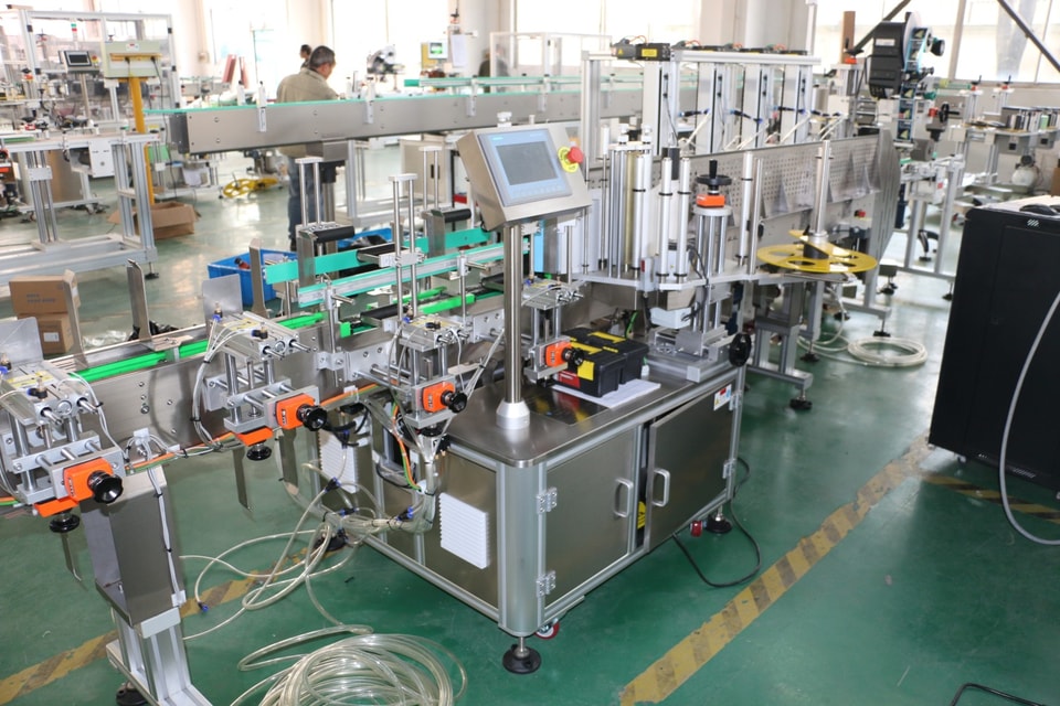 Wet wipes labeling machine (2).jpg
