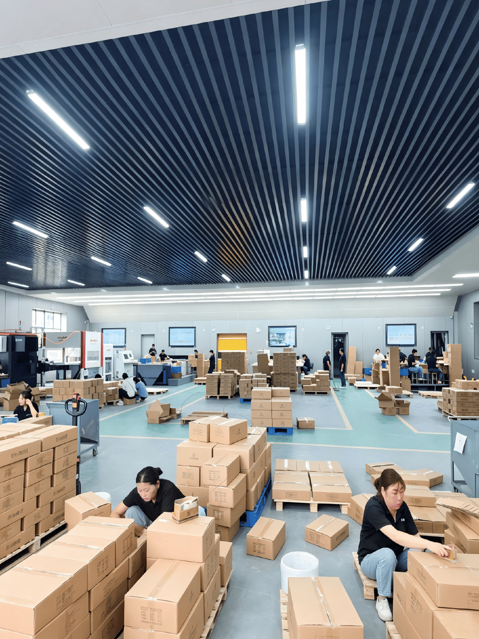 Integrated perfume packaging and filling service