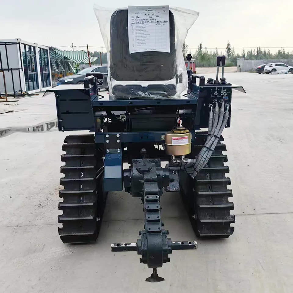hightop-RearviewHTCT35Srubbercrawlertractorshowingrearoutputshaftand-793779.webp