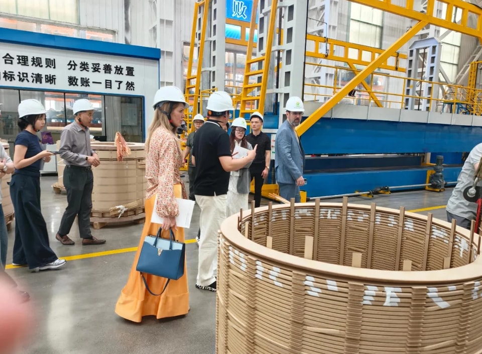Overseas Customers Visit Our Office and Production Line