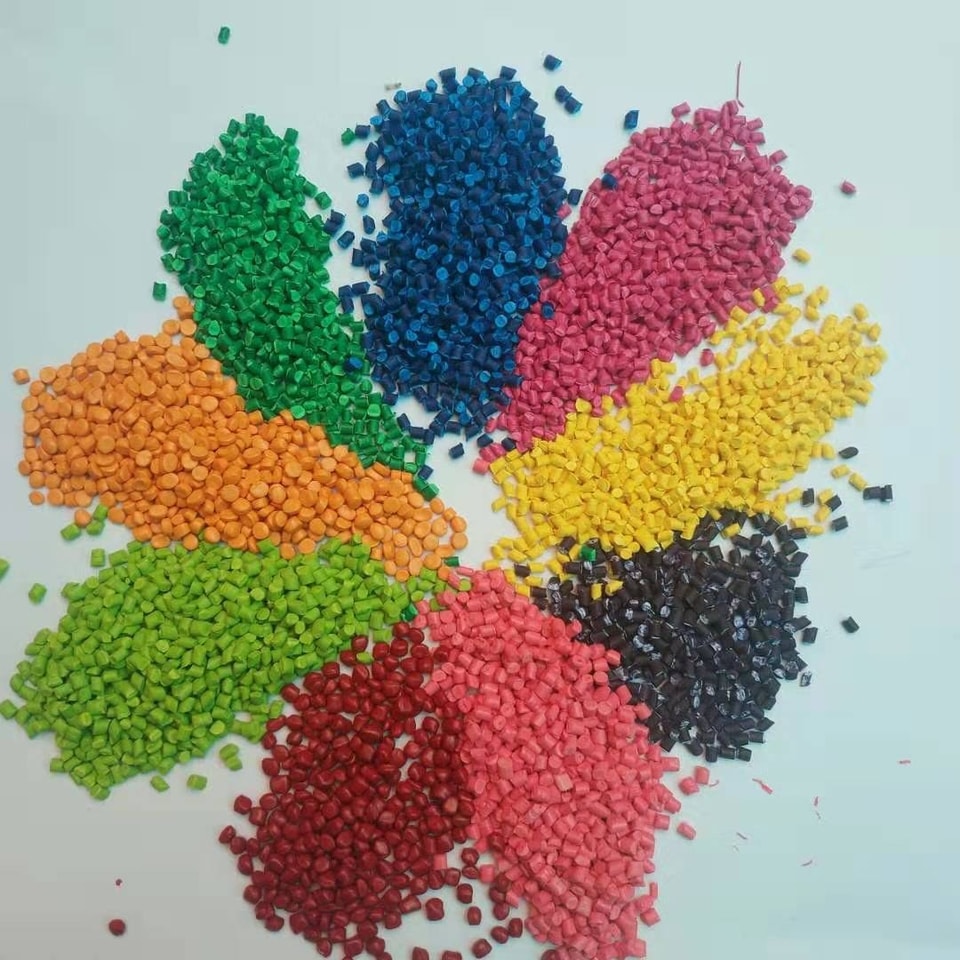 Color masterbatch pellets