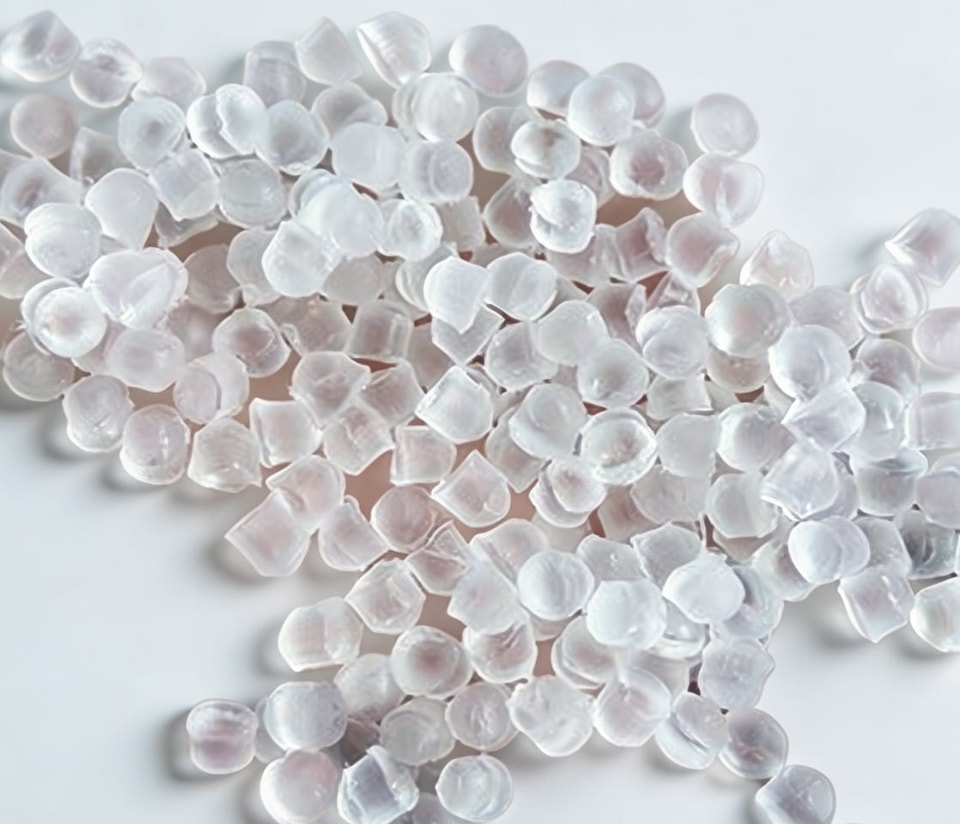 Low thermal conductivity soft PVC pellets