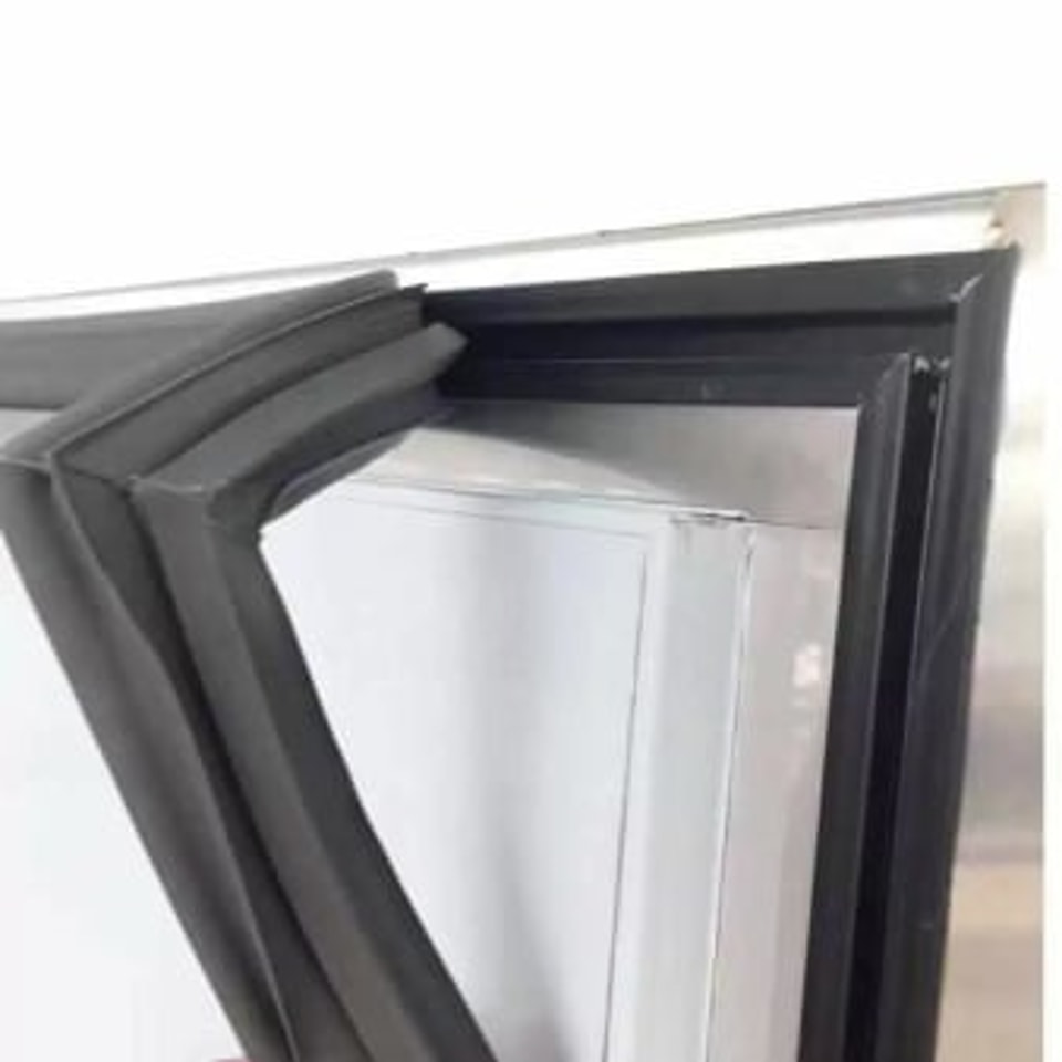 Refrigerator door seal
