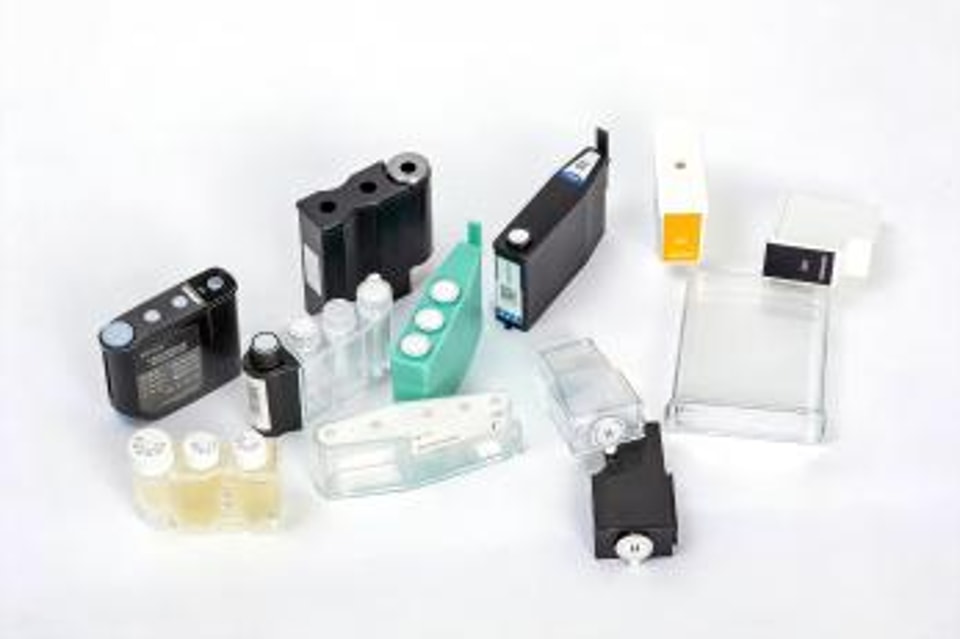 chemiluminescence-liquid-filling-and-sealing-line-02.jpg
