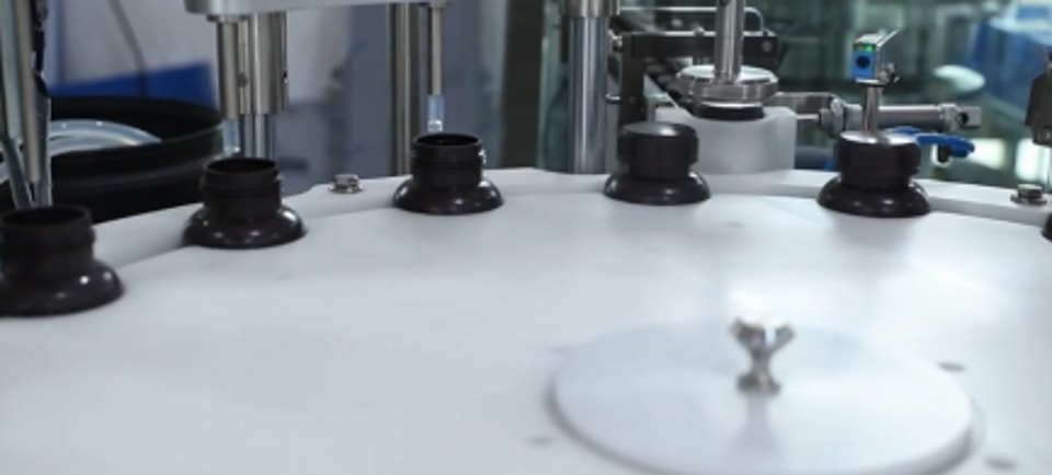 round-bottle-liquid-filling-machine-03.png