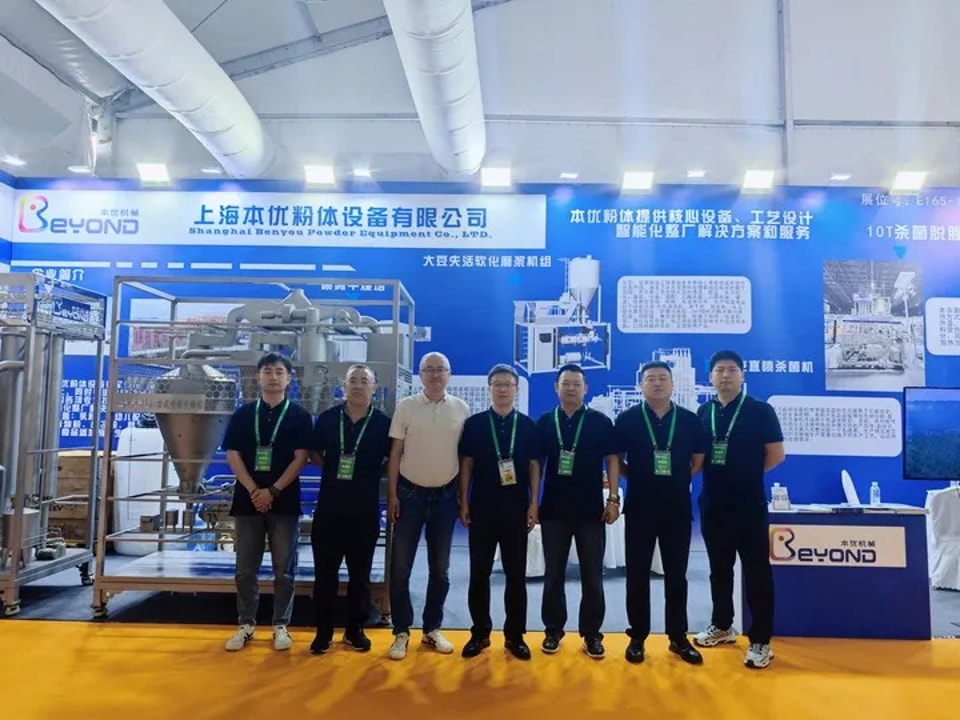 Shanghai Beyond Powder Equipment Bersinar di Pameran Makanan Shandong Yishui, Menjelajahi Peluang Baru Industri Bersama