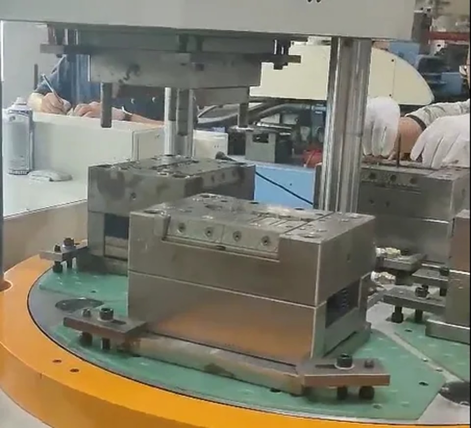 Six Ways to Protect Your Mold on a Vertical Machine