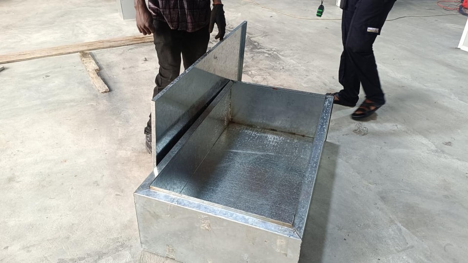 From cutting to welding, complete trust is guaranteed – JUGAO equipment helps Nigerian clients efficiently complete electrical cabinet manufacturing, earning rave reviews from workers.