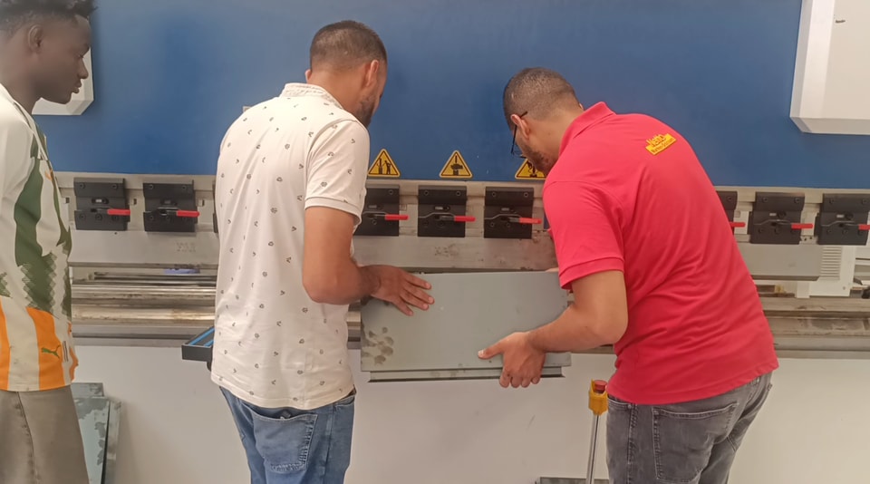 JUGAO's after-sales team traveled to Agadir, Morocco to complete installation training for bending machines and laser cutting machines.