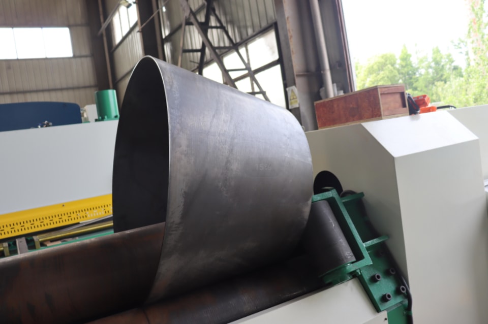What is the structural composition of the three-roller CNC plate rolling machine and how to roll cones?