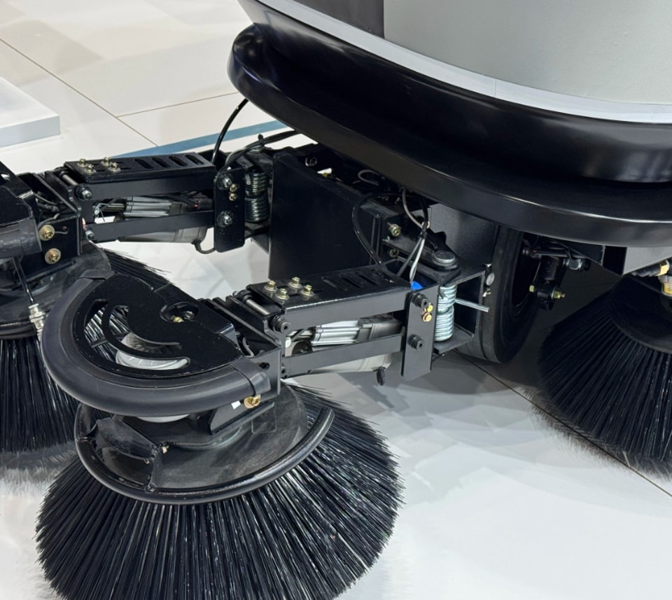 Cleaning vehicle actuator application