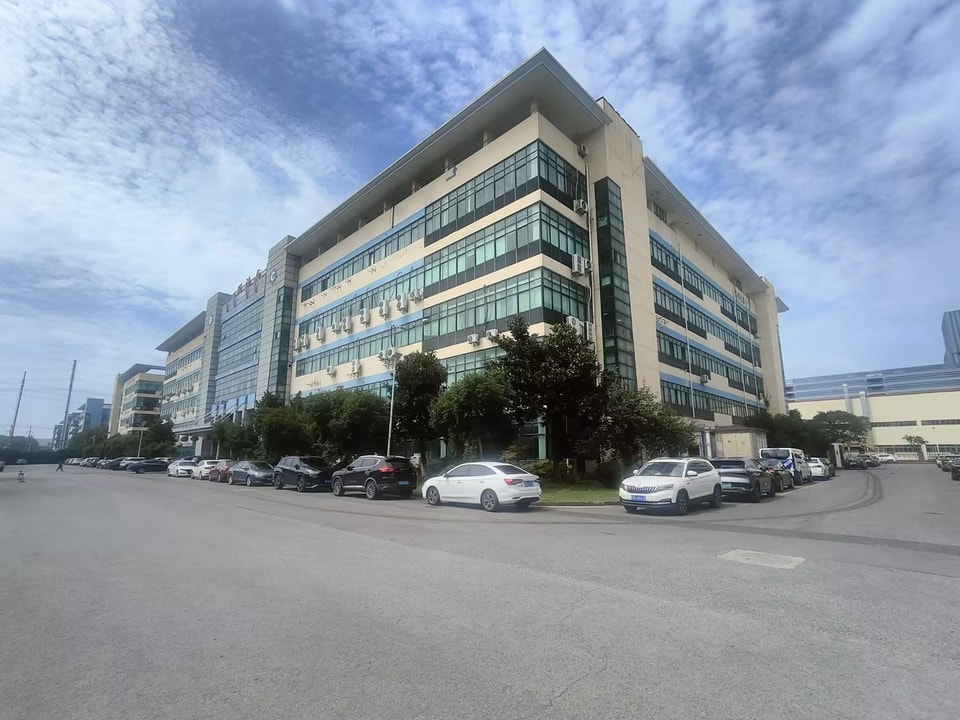 f0123ee76640e3eec53be857cc38a3a4_compress.jpg East Yu Xiang engineering headquarters showroom