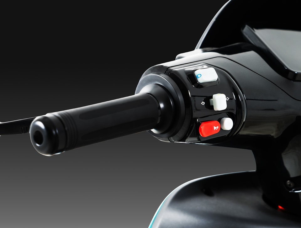 Electric motorcycle ergonomic handlebar