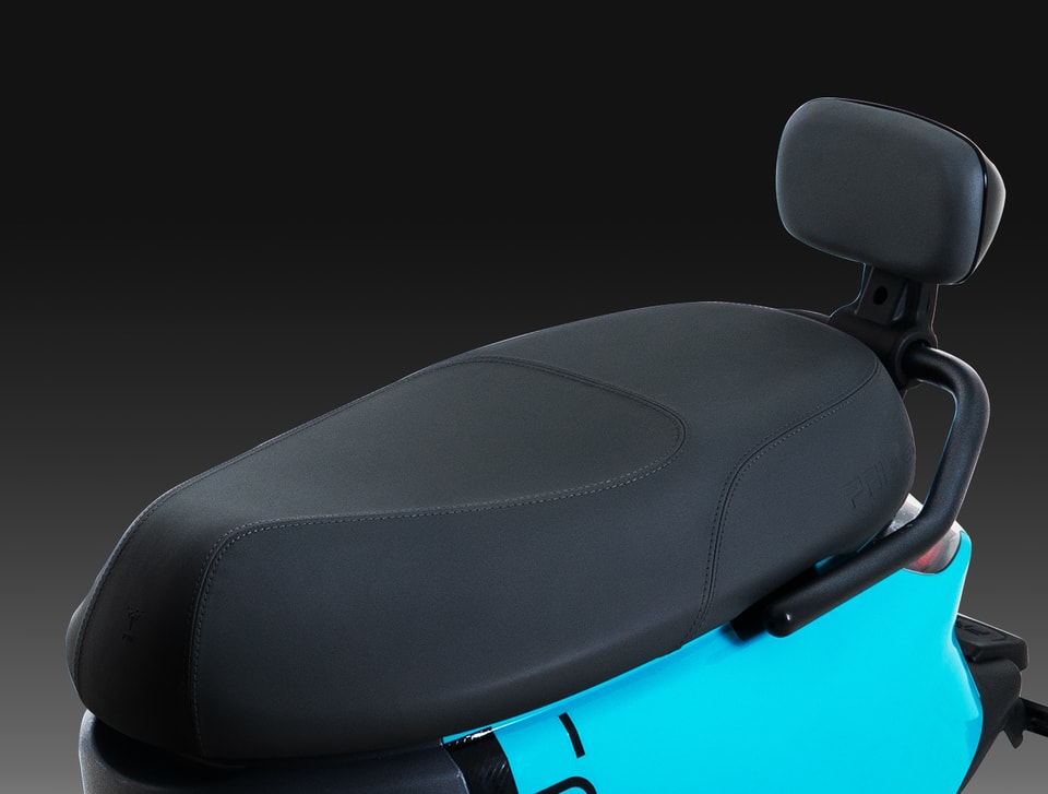 Electric motorcycle comfortable seat cushion