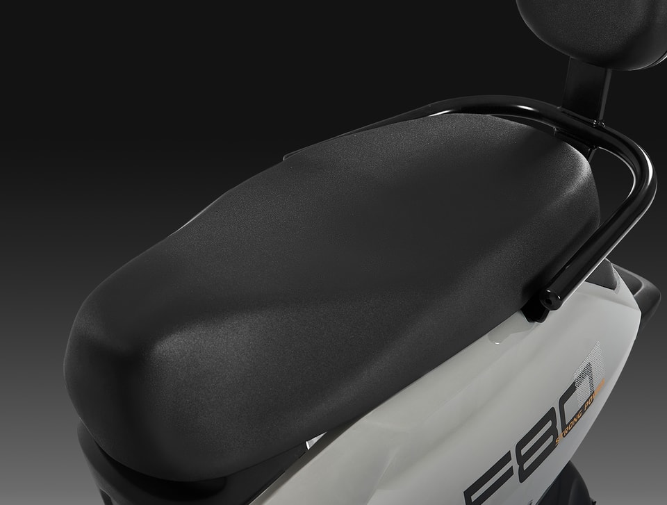 Electric motorcycle ergonomic handlebar