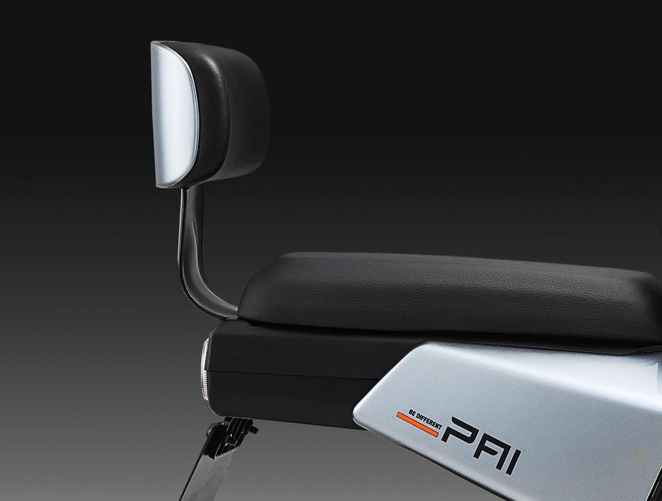 Electric motorcycle ergonomic handlebar