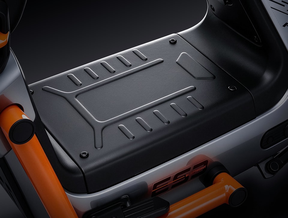 踏板.jpg Ergonomic electric motorcycle seat height